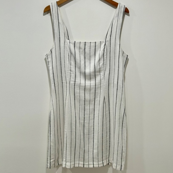 Old Navy Square-Neck Linen-Blend Mini Dress - Neutral Stripe - Large - Breezy! - Picture 2 of 8